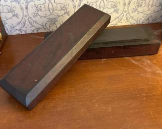 034 vintagesharpeningstoneinwoodenbox