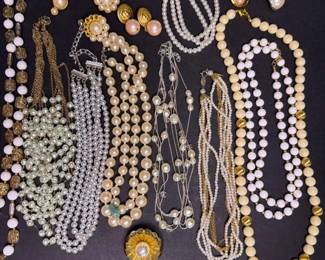 334 costumepearlnecklacesandearringsinc