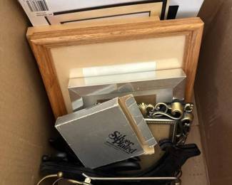 156 largelotofassortedpictureframes