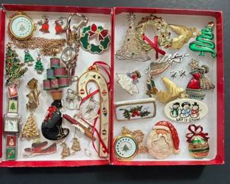 340 assortedvintagechristmaspinsbrooches