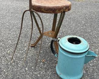 477 vintagemilkingstoolblueenamelcoffee