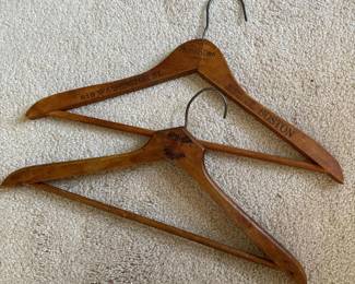217 vintagehymanbroswoodenclothinghange