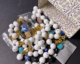 362 assortedbeadsbrokenjewelrypieces