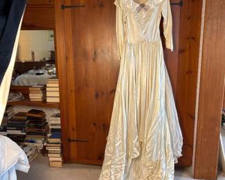 233 vintagesatinweddingdresswithtrain