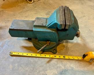 Heavy-Duty Bench Vise
