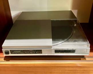 Realistic Linear Tracking Direct Drive Turntable