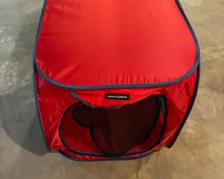 Boots & Barkley Pop-Up Mesh Pet Kennel