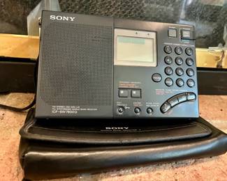 Sony World Band Receiver with Case