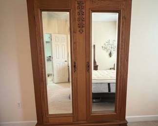 Victorian Antique Oak Armoire with Beveled Mirrors fifth image