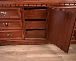 Bassett Furniture Forest Pine Collection Rustic Americana Dresser with Mirror Hutch second image