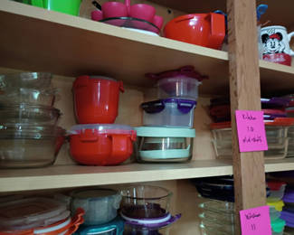Lot 184: Assorted Glass and Plastic Food Storage Containers