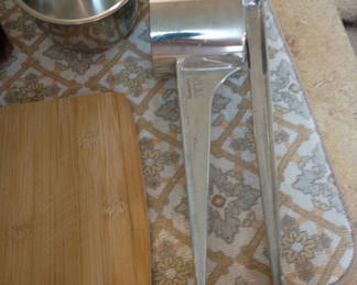 Lot 198: Assorted Kitchen Cookware and Cooking Accessories
