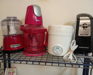 Lot 193: Assorted Kitchen Appliances and Cookware Set