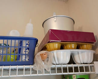 Lot 164: Assorted Cast Iron Cookware and Kitchenware