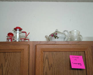 Lot 190: Assorted Kitchenware and Decorative Glassware