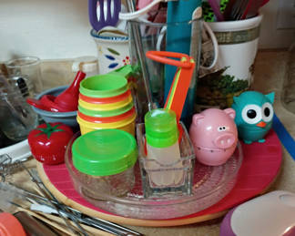 Lot 176: Assorted Kitchen Utensils and Gadgets