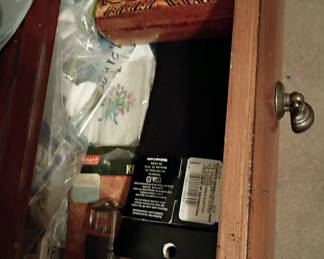 Lot 155: Assorted Household Accessories and Small Items