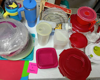 Lot 173: Assorted Plastic Kitchen Storage and Housewares
