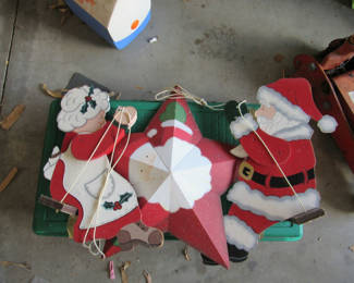 Lot 82: Christmas Decorations Assortment