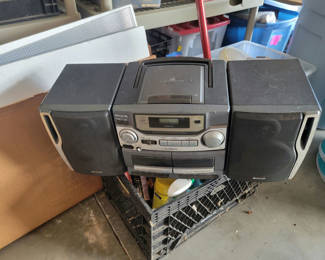 Lot 92: Aiwa Stereo System with Dual Speakers