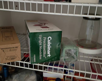 Lot 169: Kitchen Gadgets and Bakeware Assortment