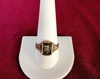 Lot 106: Gold 10k Fraternal Emblem Ring