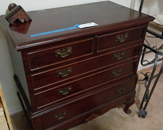 Lot 10: Wooden Chest of Drawers
