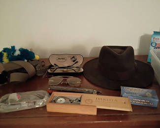 Lot 52: Assorted Fashion Accessories and Desk Items