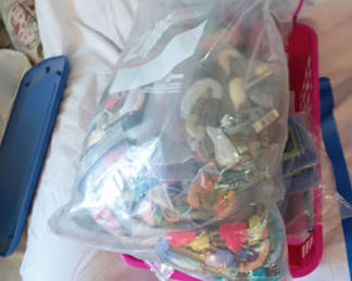 Lot 30: Assorted Needlecraft and Sewing Accessories
