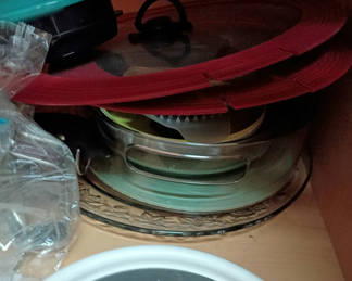 Lot 189: Assorted Kitchen Cookware, Utensils, and Small Appliances