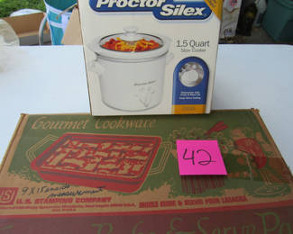 Lot 80: Proctor Silex Slow Cooker and Gourmet Cookware Baking Dish
