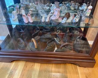 09 figurines sad irons