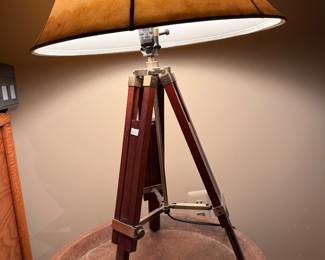 Tripod table lamp