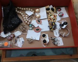 costume  jewelry