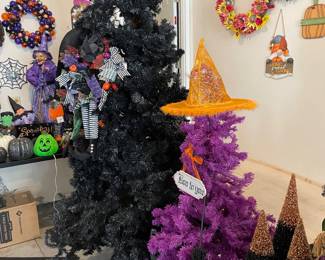 7.5’ Black holiday/ Halloween tree
