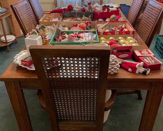 Very nice dining room table and chairs