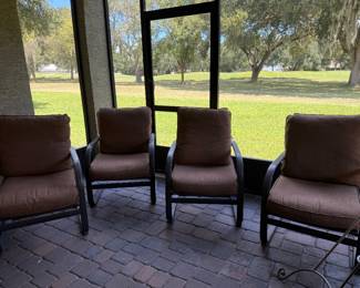 4 outdoor chairs w/cushions
