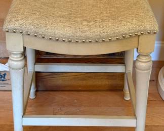 Single vanity stool