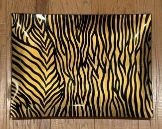 Metallic serving tray