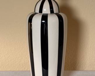 M-C style striped canister w/lid