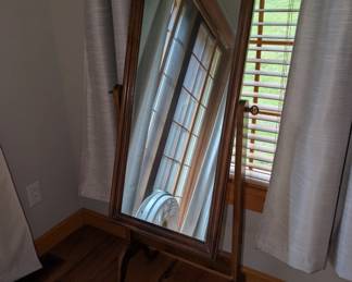standing mirror