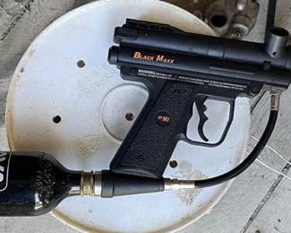 PMI Black Maxx Paintball Marker with CO2 Tank