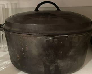 Wagner Ware Sidney O Cast Iron Dutch Oven with Lid