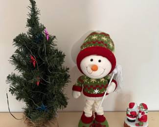 Christmas Decor Lot – Mini Tree, Snowman & Angels