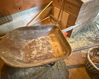 Heavy Duty Contractor's Wheelbarrow with Steel Tray and Wooden Handles