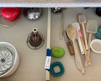 Kitchen Utensils & Gadgets Drawer Lot (1 of 2)