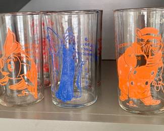 Pi1940 Disney Productions Pinocchio promotional glasses.  Thesetumblers wiere distributed through various local dairies as a promotional for the 1940 movie