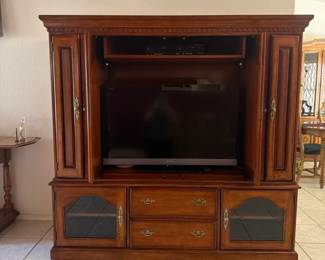 Item18 WoodEntertainmentArmoire