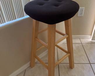 Item04 BlackCounterStool
