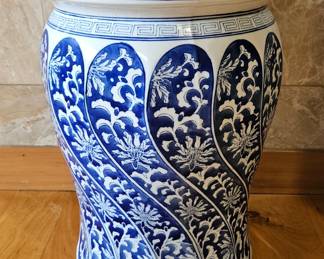 Porcelain garden stool